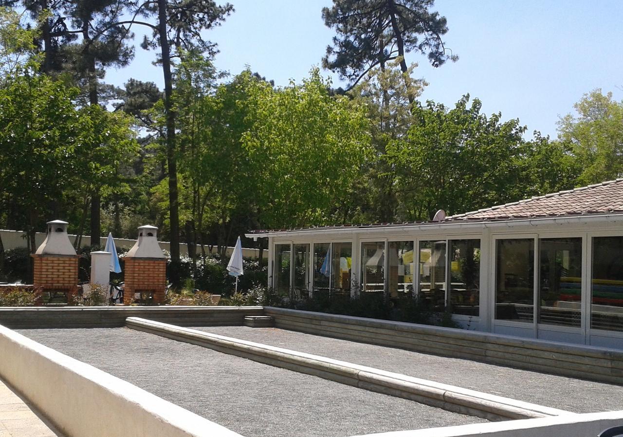 Hotel Camping Le Dauphin Saint-Georges-de-Didonne Exterior foto